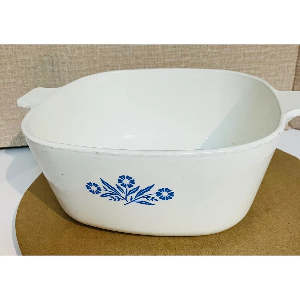 Corning Ware Casserole Dish  2.5 QT White Excellent Cornflower Blue P-2 1/2
